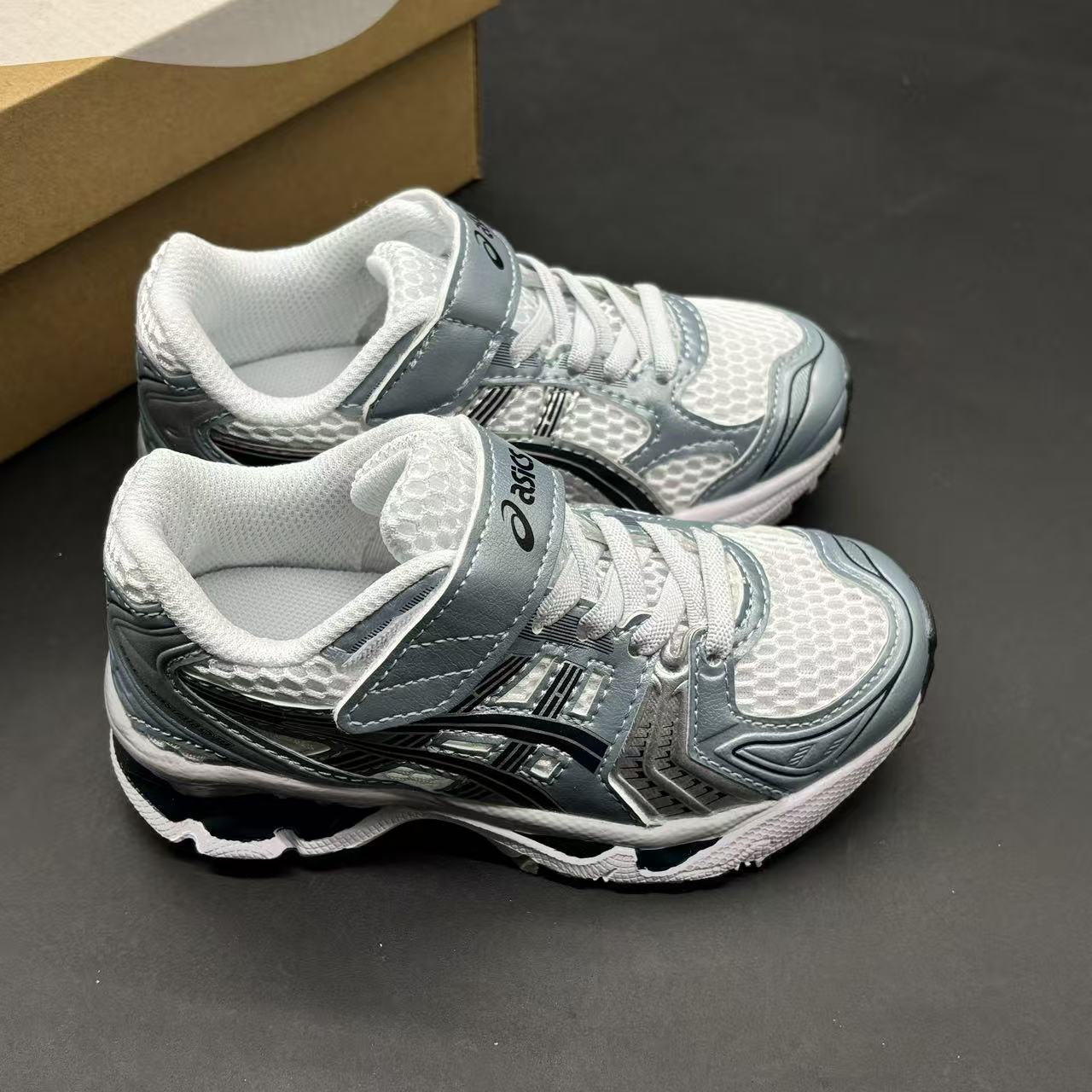 Children's shoes child